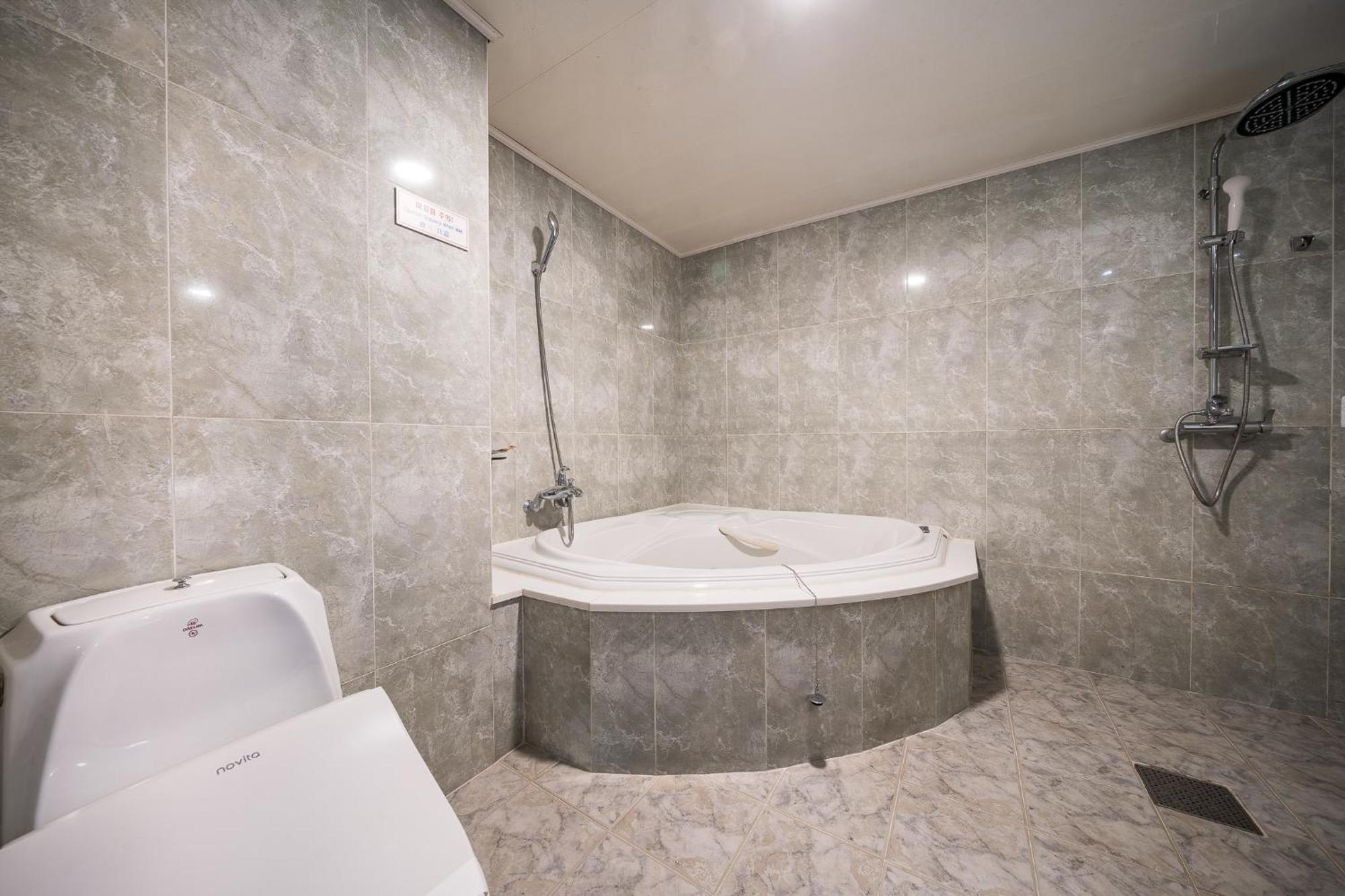 Symphony Hotel Suwon Luaran gambar